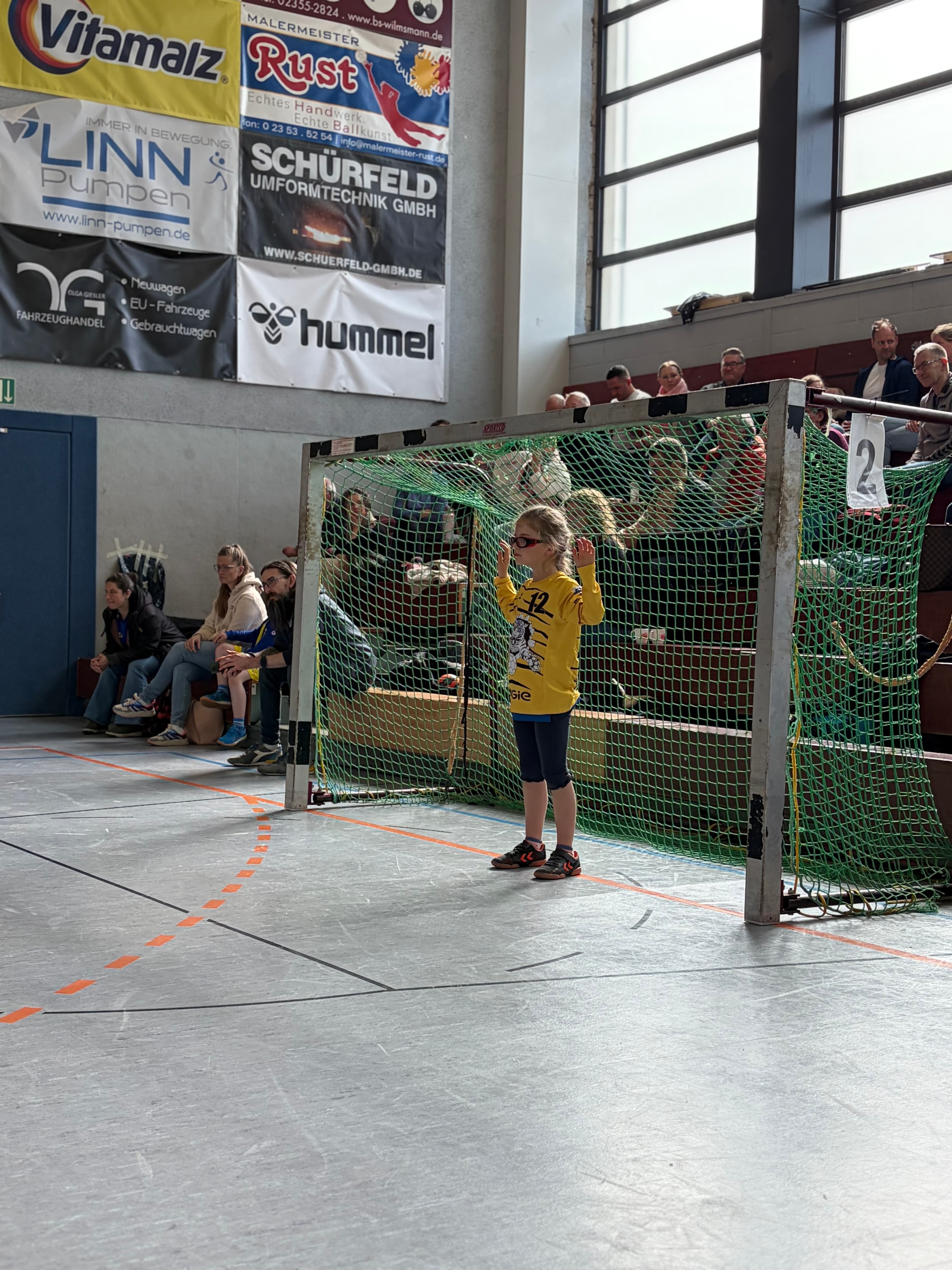 Unsere F-Jugend begeistert beim Spielfest – Starker Auftritt und besonderes Highlight mit Mädchenpower! 💪 - Bild 8
